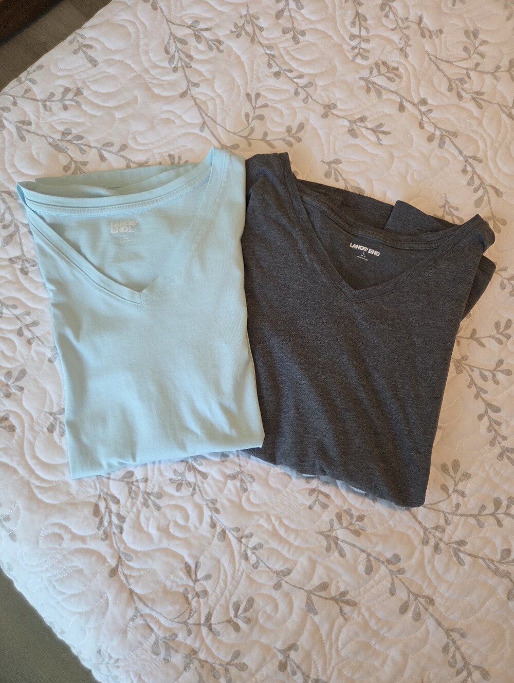 Lands' End Supima Cotton T-shirts Relaxed Fit Large Short Sleeve V-neck 2 Shirts